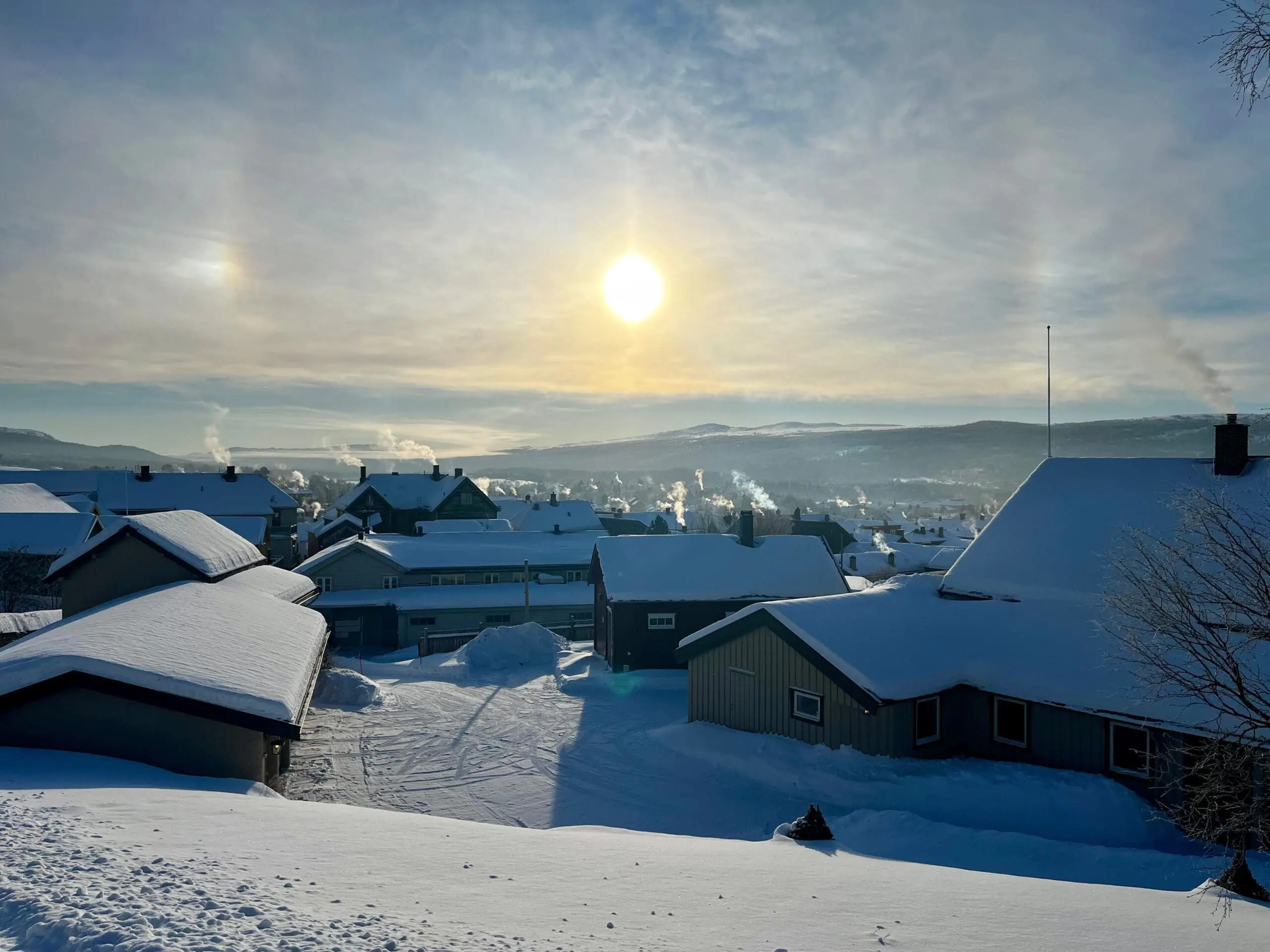 Røros sett fra Ol-Kanelesaveien. Foto: Lars Geithe, 2024